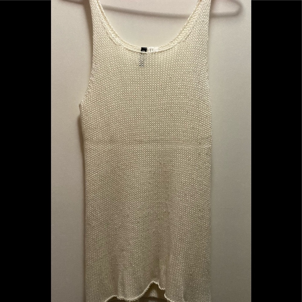 Divided Top - Picture 1 of 2